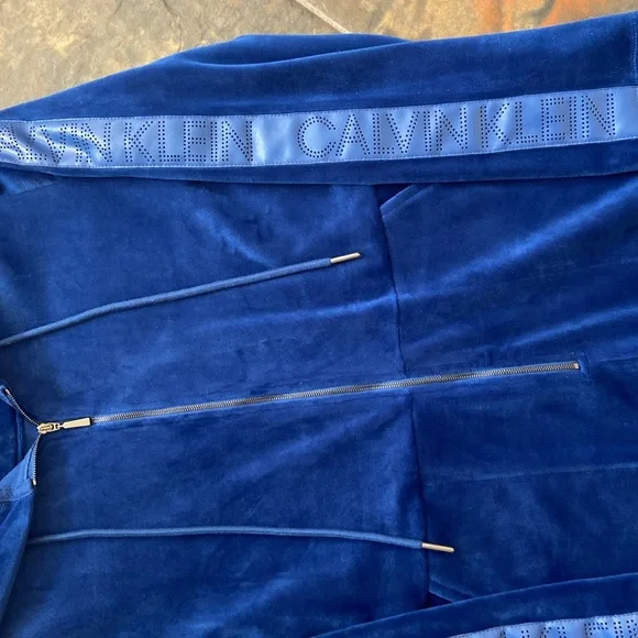 NWT Calvin Klein stylish, Velour Hooded Jumpsuit! - Picture 6 of 8